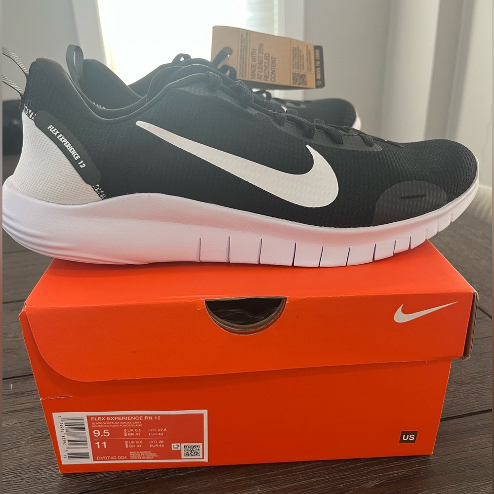 New in box men’s Nike Flex Experience Run 12 black size 9.5